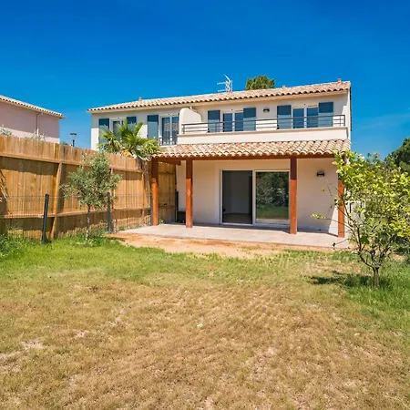 Spacious House With Terrace And Garden 4*