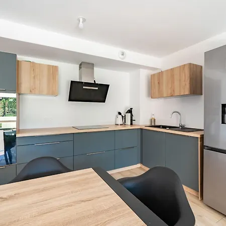 Spacious House With Terrace And Garden 4*