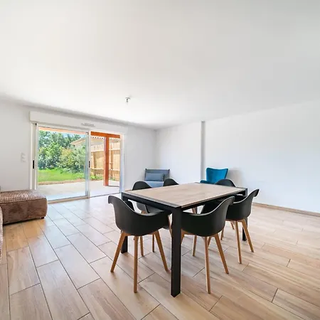 Spacious House With Terrace And Garden