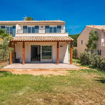Spacious House With Terrace And Garden 4*